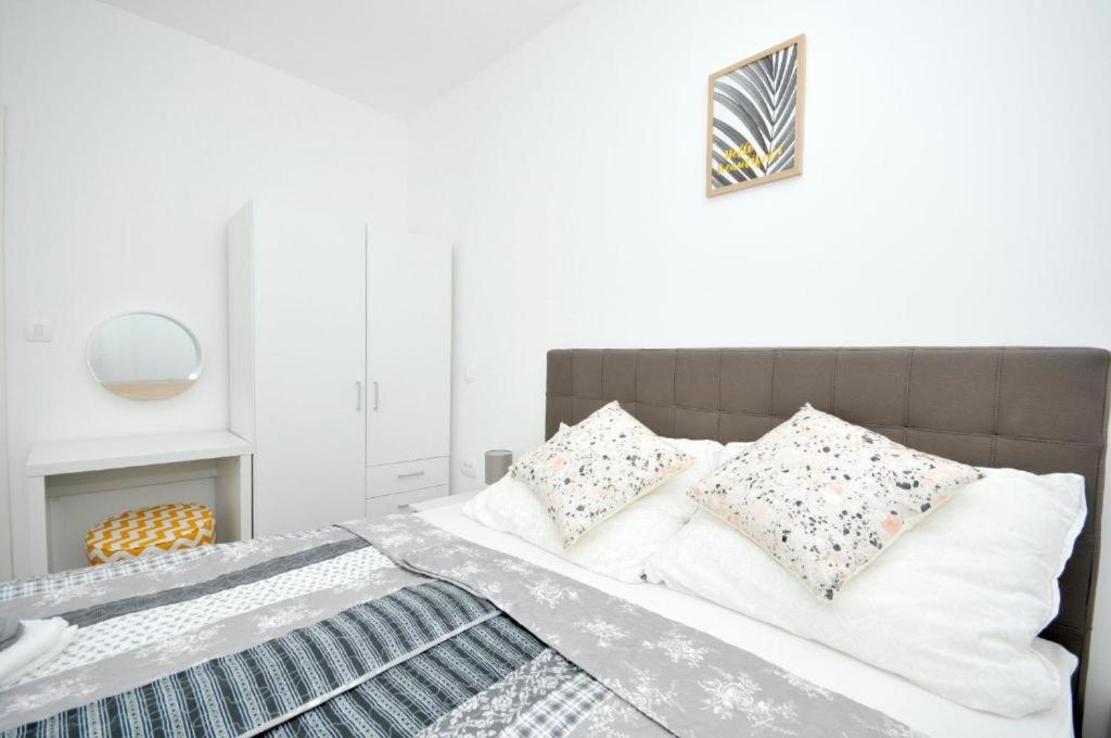 Villa Carolina Трогир Екстериор снимка