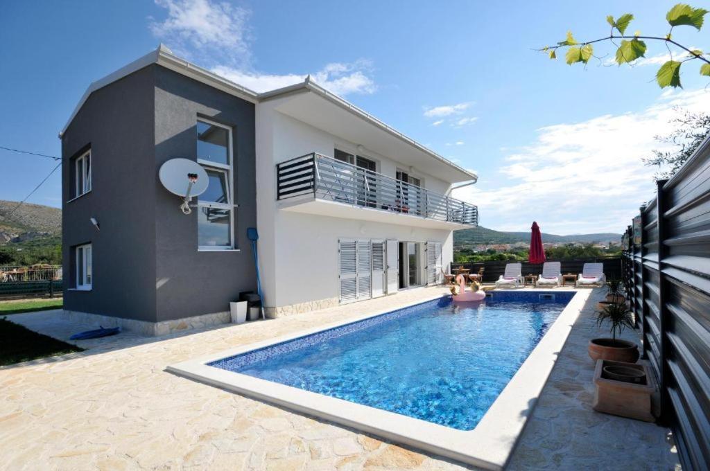 Villa Carolina Трогир Екстериор снимка