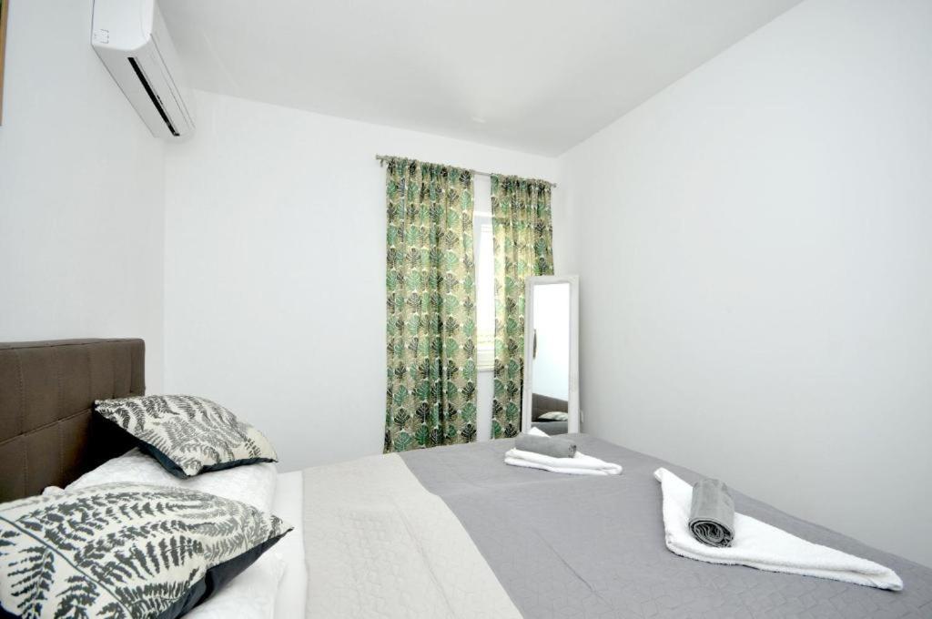 Villa Carolina Трогир Екстериор снимка